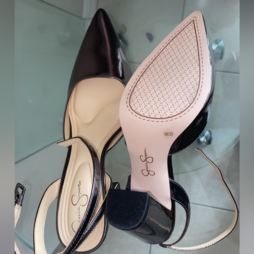 Beautiful Jessica Simpson metallic heels